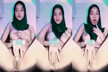 Sarah Cewek Jilbab Cantik Colmek Basah Luber